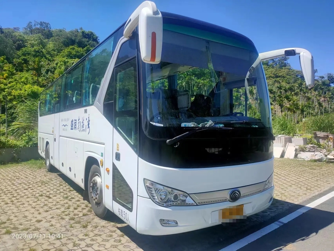 Los coches de pasajero usados plano autobús ZK6119 de Yutong de la mano del motor de las puertas dobles de los asientos del resorte 50 el 2do de la impulsión rara de la mano izquierda
