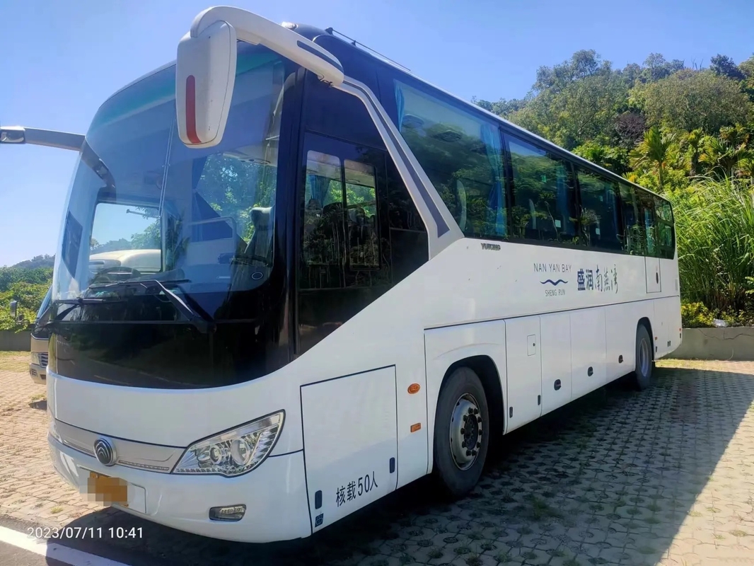 Los coches de pasajero usados plano autobús ZK6119 de Yutong de la mano del motor de las puertas dobles de los asientos del resorte 50 el 2do de la impulsión rara de la mano izquierda