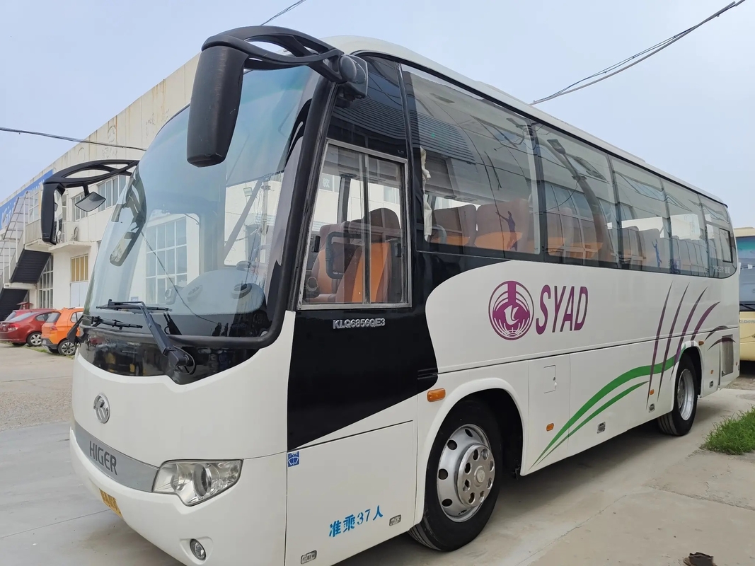 Autobús más alto usado KLQ6856 del autobús de Yuchai del motor 200hp del portaequipajes 37 de los asientos del color de la impulsión blanca comercial de la mano izquierda