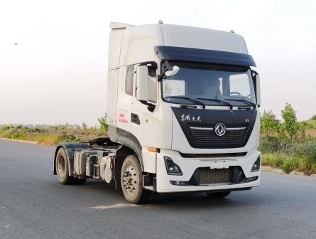 Masa usada de la tracción del total de la cabeza 465hp del tractor del modo de la impulsión del euro 5 DONGFNEG 4X2 de los camiones del tractor 30 toneladas de LHD