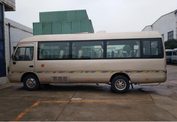 Minibús usado de la marca china Mudan de autobús pequeño 23 asientos con volante a la derecha