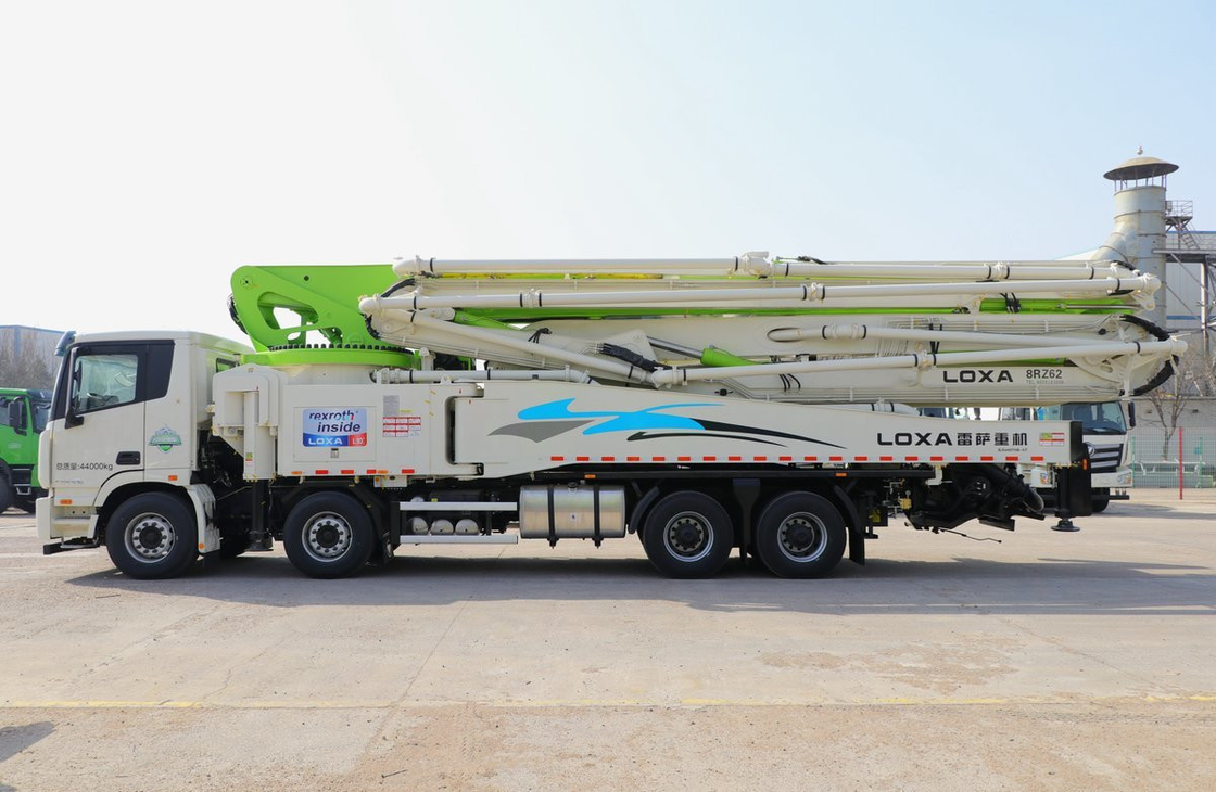 Camión de bombeo de hormigón usado de 56 metros de largo con tubo 6×4 de modo de dirección