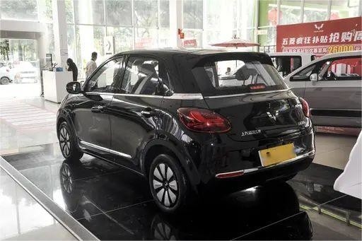Nuevo Vehículo Energético Uno Empieza Wuling Bingo 4 asientos Auto eléctrico puro Modelo 333KM