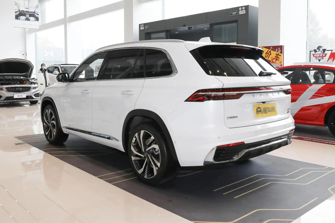 Coche chino SUV Geely 4*4 Conducción 5 asientos Dirección izquierda Aire acondicionado