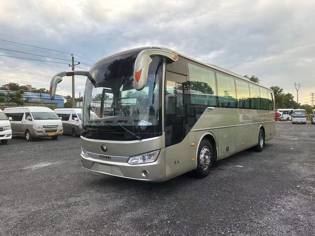 Autobús usado para la venta 49 asientos hoja primavera 2016 año puerta media Yutong ZK6115
