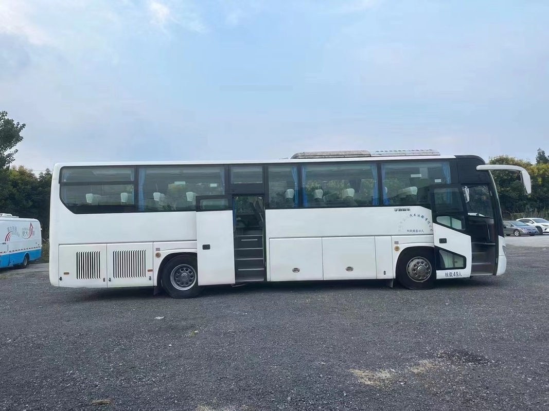 Autobús de segunda mano 2015 año puerta doble de pasajeros 49 asientos buen aire acondicionado