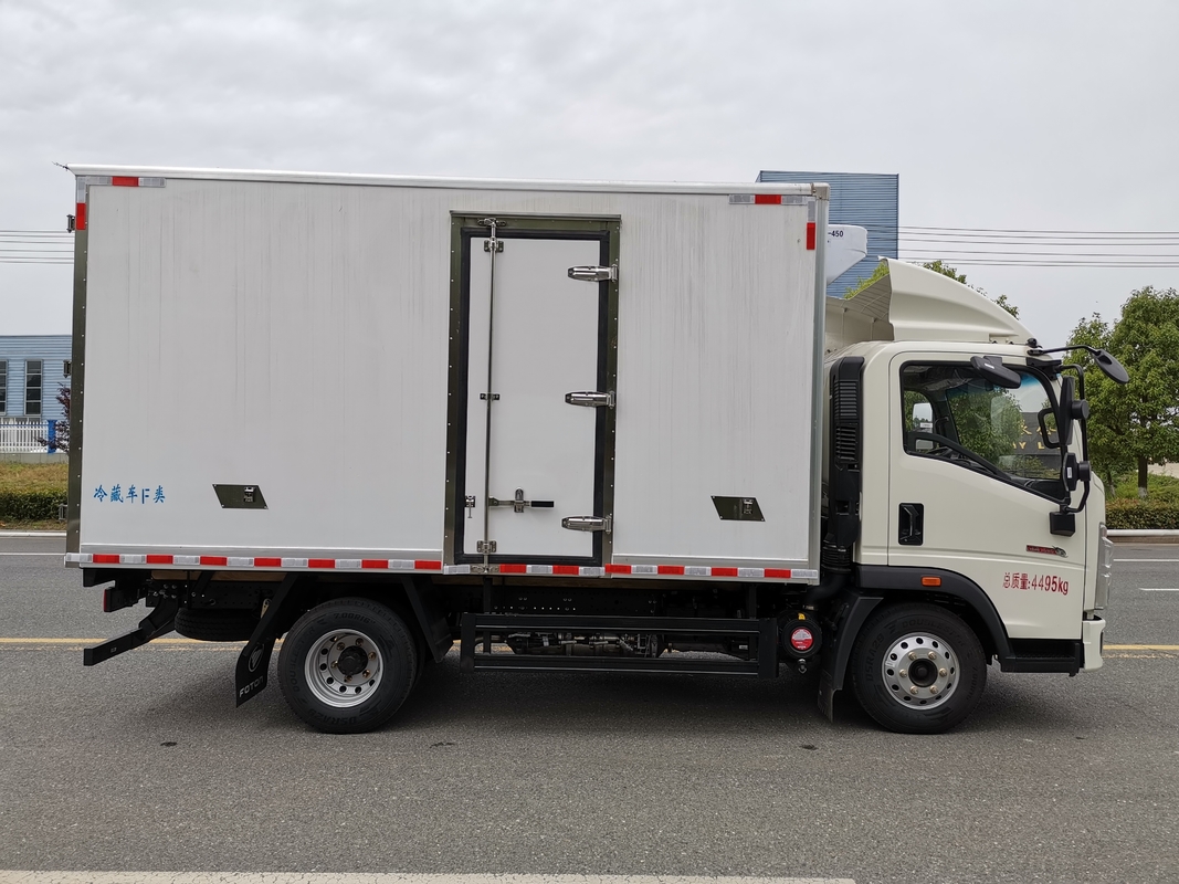 Camión de 160 hp con refrigeración Howo 18 Cubico Motor Van Weichai 4 * 2 modo de conducción