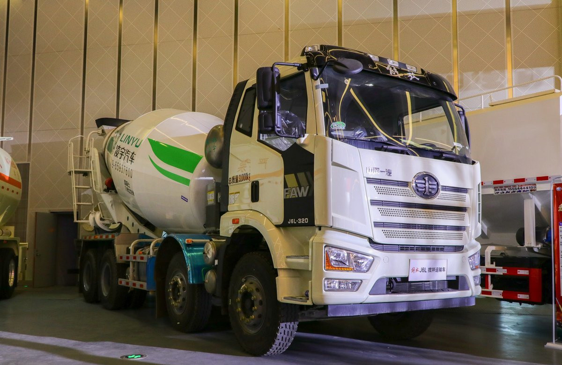Camión de mezcla de hormigón FAW J6L Modelo 8*4 Modo de conducción 8 Cisterna cúbica 320hp 4 Ejes