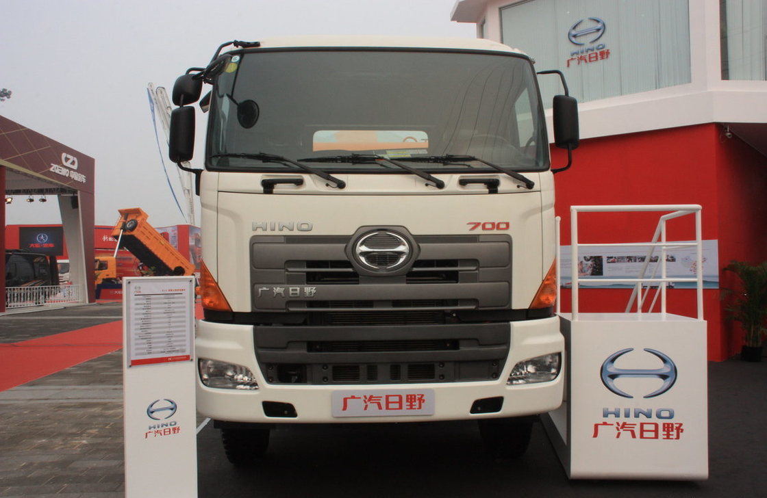 Camiones mezclador de hormigón 350hp Zoomlion Cisterna 8*4 Hino Mezclador Euro 3 Uso en África