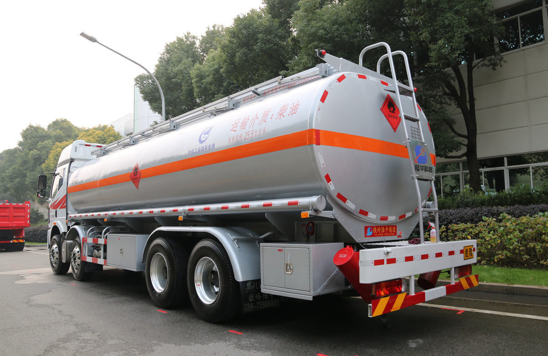 FAW 8*4 Cisterna de combustible Camión JM6 Modelo Tanques de almacenamiento de petróleo usados 31.5 cúbicos 280 hp LHD