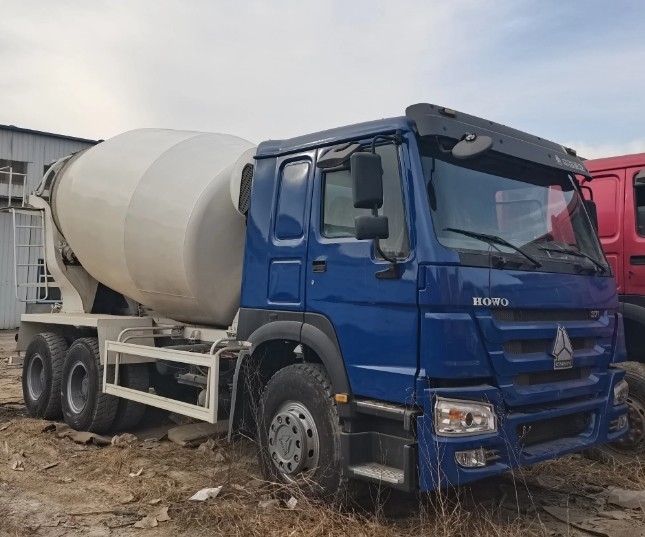 El precio más bajo mezclador de hormigón de 10 ruedas HOWO 6X4 8cbm 9cbm 371HP