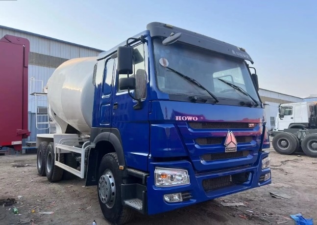 El precio más bajo mezclador de hormigón de 10 ruedas HOWO 6X4 8cbm 9cbm 371HP