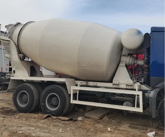 El precio más bajo mezclador de hormigón de 10 ruedas HOWO 6X4 8cbm 9cbm 371HP