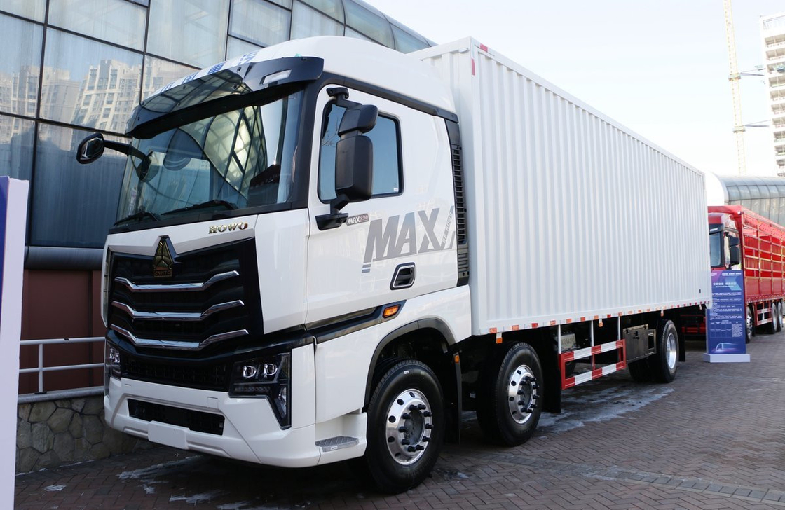 Camión de carga de cajas usadas Sinotruck MAX 6*2 Modelo de servicio pesado Contenedor Box Deisel Motor