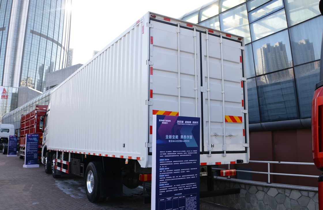 Camión de carga de cajas usadas Sinotruck MAX 6*2 Modelo de servicio pesado Contenedor Box Deisel Motor