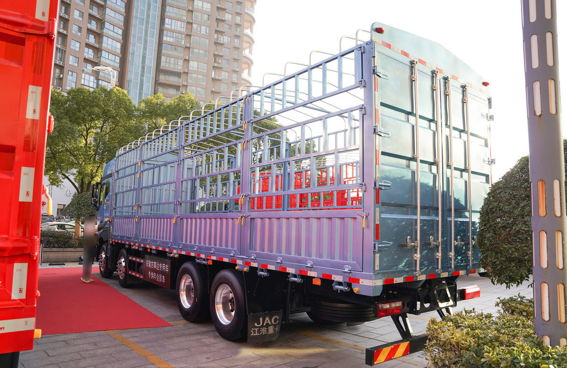 Camión de carga usado 8*4 JAC caja de cercas 560hp Cummins motor ZF caja de cambios cabina de techo alto
