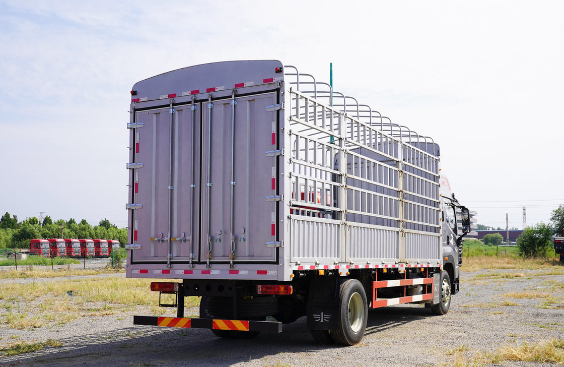 Camión de carga ligero de segunda mano caja de cambios rápida AMT 4 * 2 modo de conducción caja de cercas cabina de techo alto