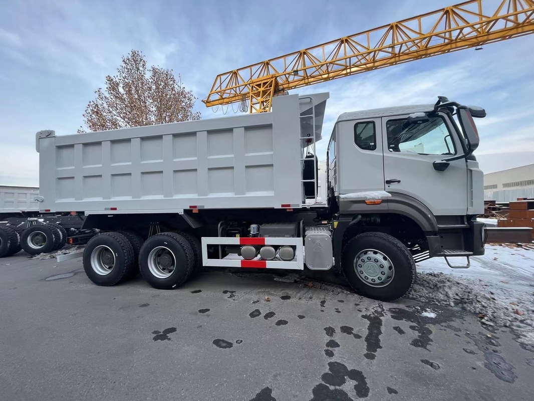 Camiones de remate usados Diesel Howo 6*4 Dispersor 380hp Weichai Hohan Modelo 20-40 toneladas Carga Euro 3