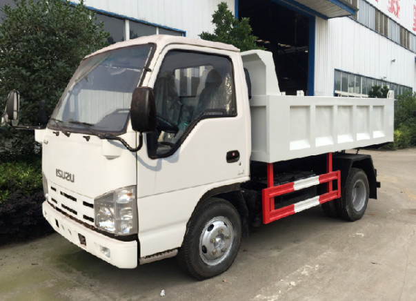 Camión usado de 3 t con tirador ISUZU 4 * 2 pequeño descargador Euro 4 Muchos resortes de hojas 5 velocidad