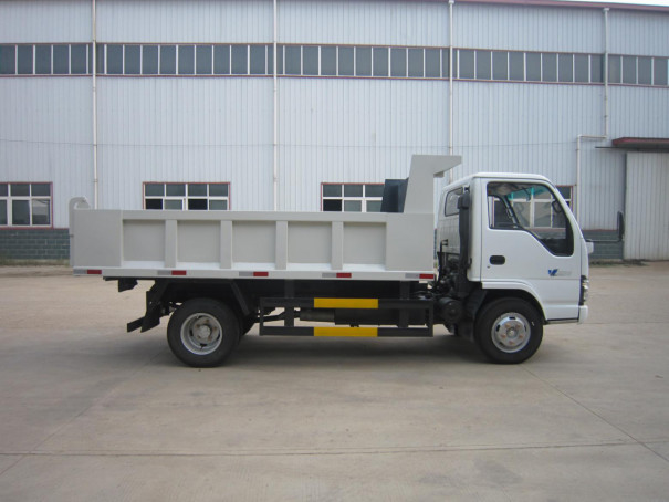 Camión usado de 3 t con tirador ISUZU 4 * 2 pequeño descargador Euro 4 Muchos resortes de hojas 5 velocidad