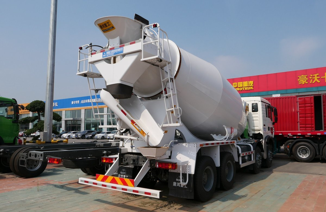 Camión mezclador de hormigón Howo 7.8 Cúbico Cisterna Howo TX 8 * 4 Modo de conducción Weichai 350 hp