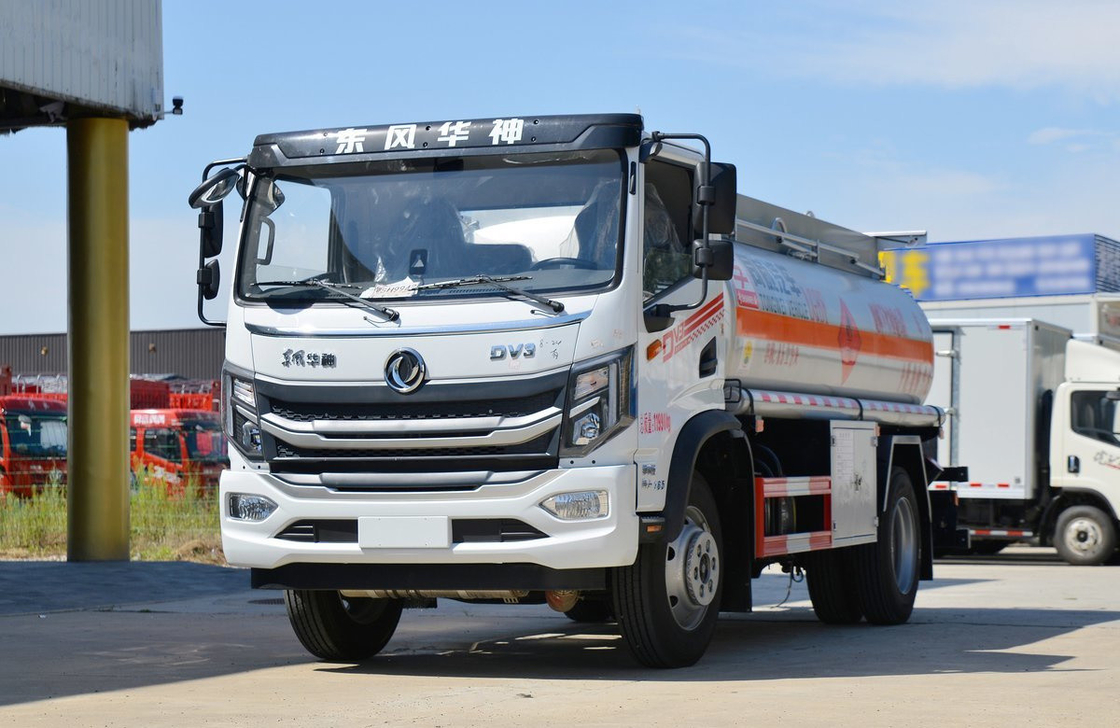 Venta de camión petrolero Kenia Dongfeng 4*2 Chasis 8.5 cúbico Cisterna Yuchai Motor 165 hp