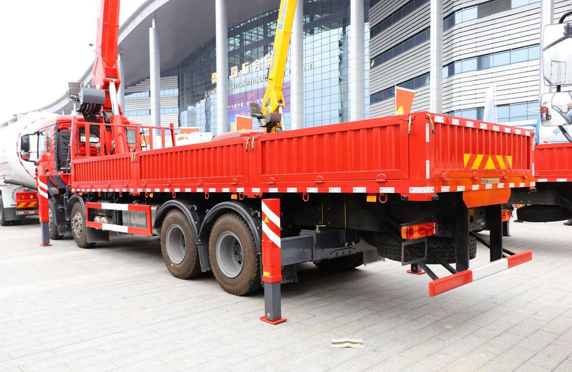 8x4 grúa de camión montado marca china Howo 350hp motor Weichai XCMG brazo fuerte potencia