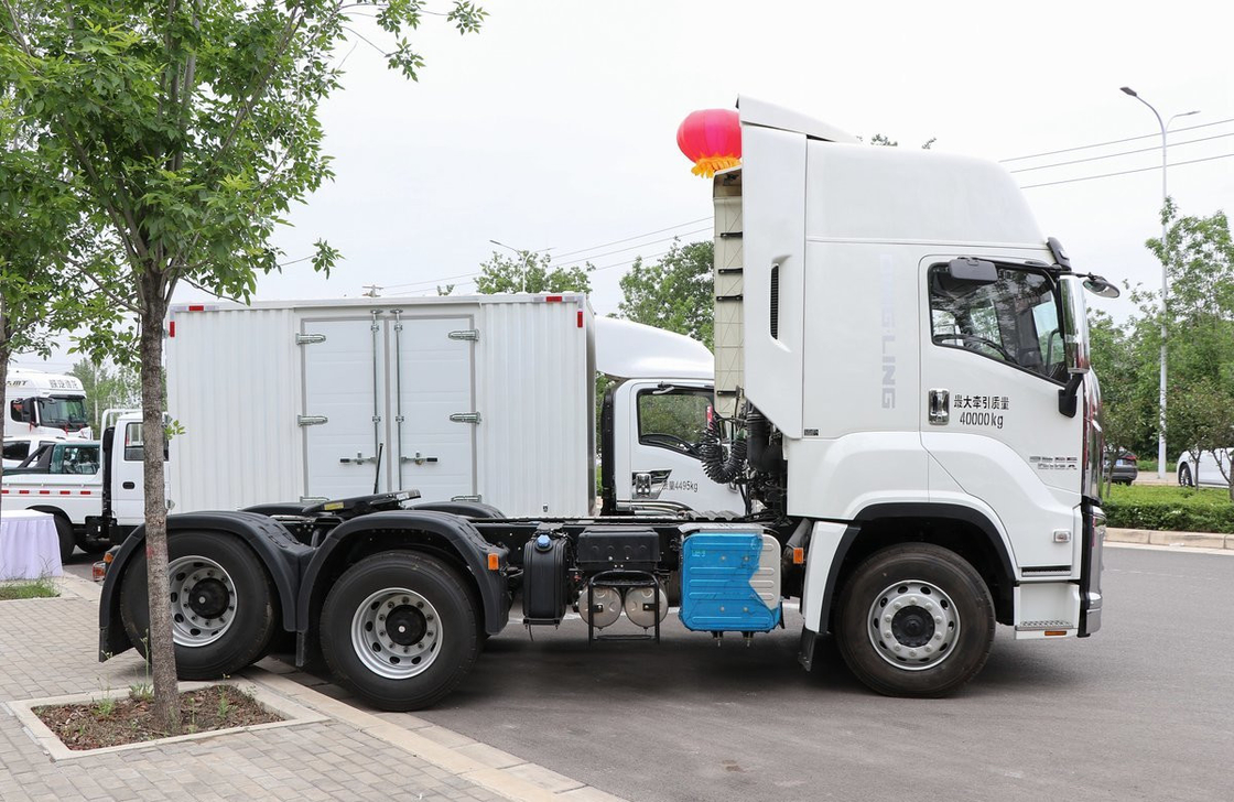Tractor Truck Precio Comercio ZF Caja de cambios automática 6×4 ISUZU Cabeza de remolque 520hp Cabina de techo alto