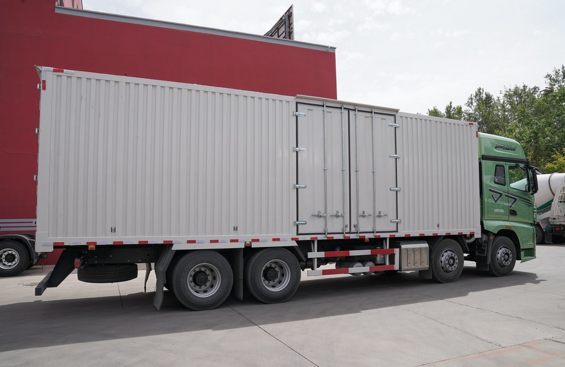 Camión de carga de 12 ruedas 8×4 motor diesel 560hp FAW Camión de camión furgoneta Caja de 20 toneladas Capacidad