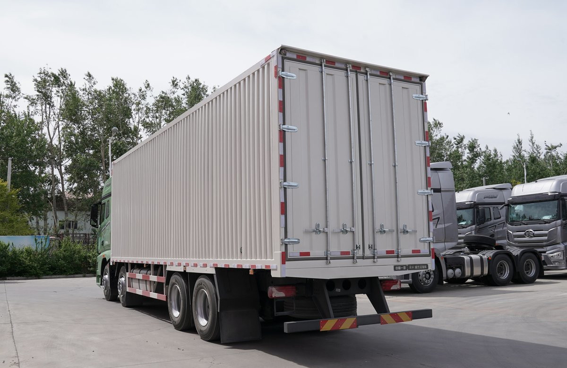 Camión de carga de 12 ruedas 8×4 motor diesel 560hp FAW Camión de camión furgoneta Caja de 20 toneladas Capacidad