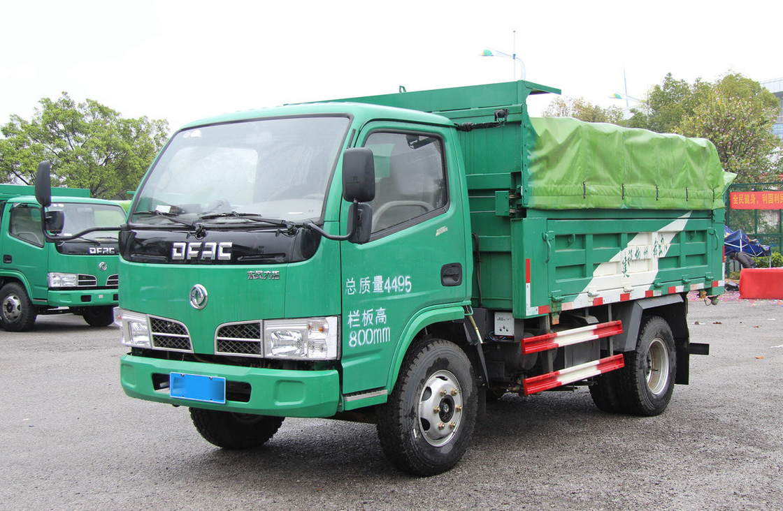Camión usado 4 * 2 Dongfeng Camión pequeño de basura Color verde Manual de cabina de fila única