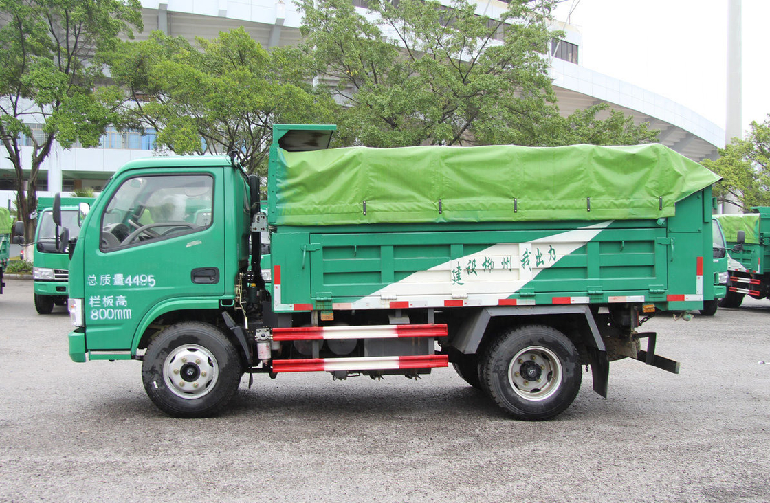 Camión usado 4 * 2 Dongfeng Camión pequeño de basura Color verde Manual de cabina de fila única