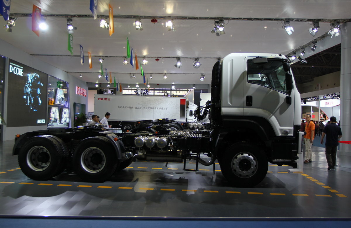 Camión Tractor Cabina de techo plano ISUZU Remolque de cabeza de caballo 6 * 4 Modo de conducción 350 hp Euro 4 Emisión