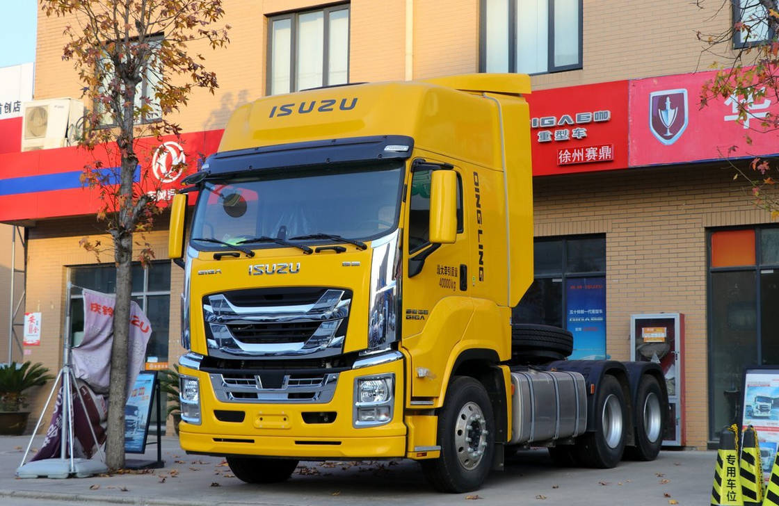 Unidades de camiones usados Tractor 460hp potente Egine ZF Caja de cambios Isuzu Prime Mover Cabina de techo alto