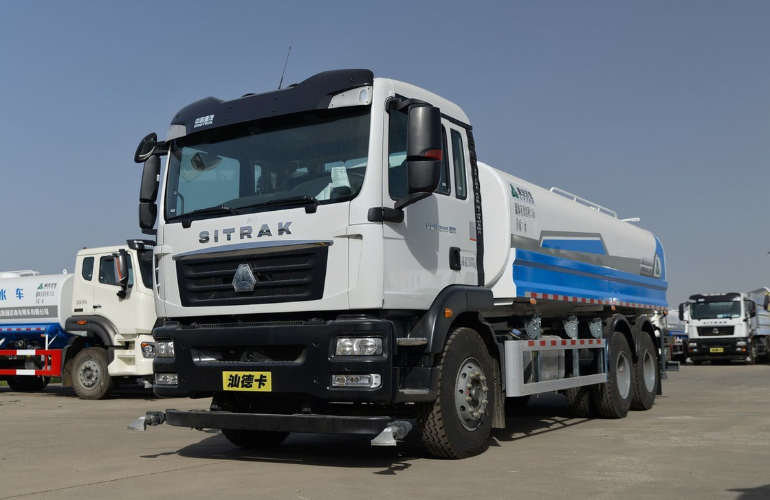 Camión cisterna de agua 6*4 Sinotruck Sitrak 14m3 Capacidad Cisterna 9.5 metros de largo 10 ruedas