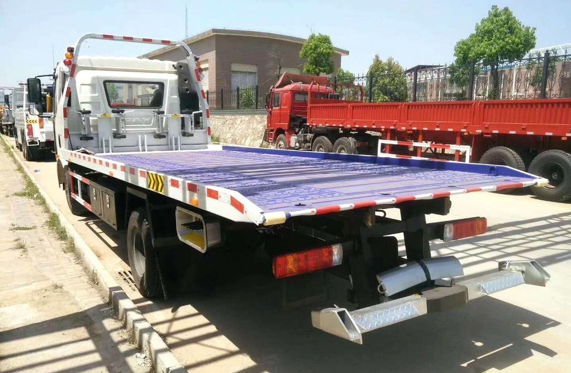 Cama de camión de remolque Wrecker FAW J6L Modelo de eje único 6 ruedas 160hp Carga 3,5 toneladas LHD