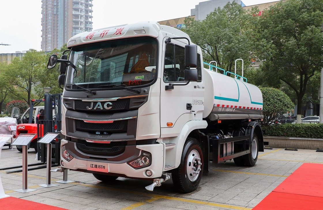 Camión cisterna de agua con rociador JAC 4×2 de eje único de 200 CV Motor diesel 10 cisterna cúbica