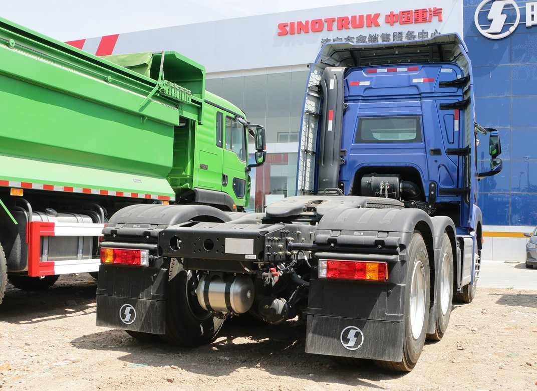 Unidad de tractores Camiones de color azul Cabina de techo alto 480hp Shacman H6000 Prime Mover Caja de cambios rápida