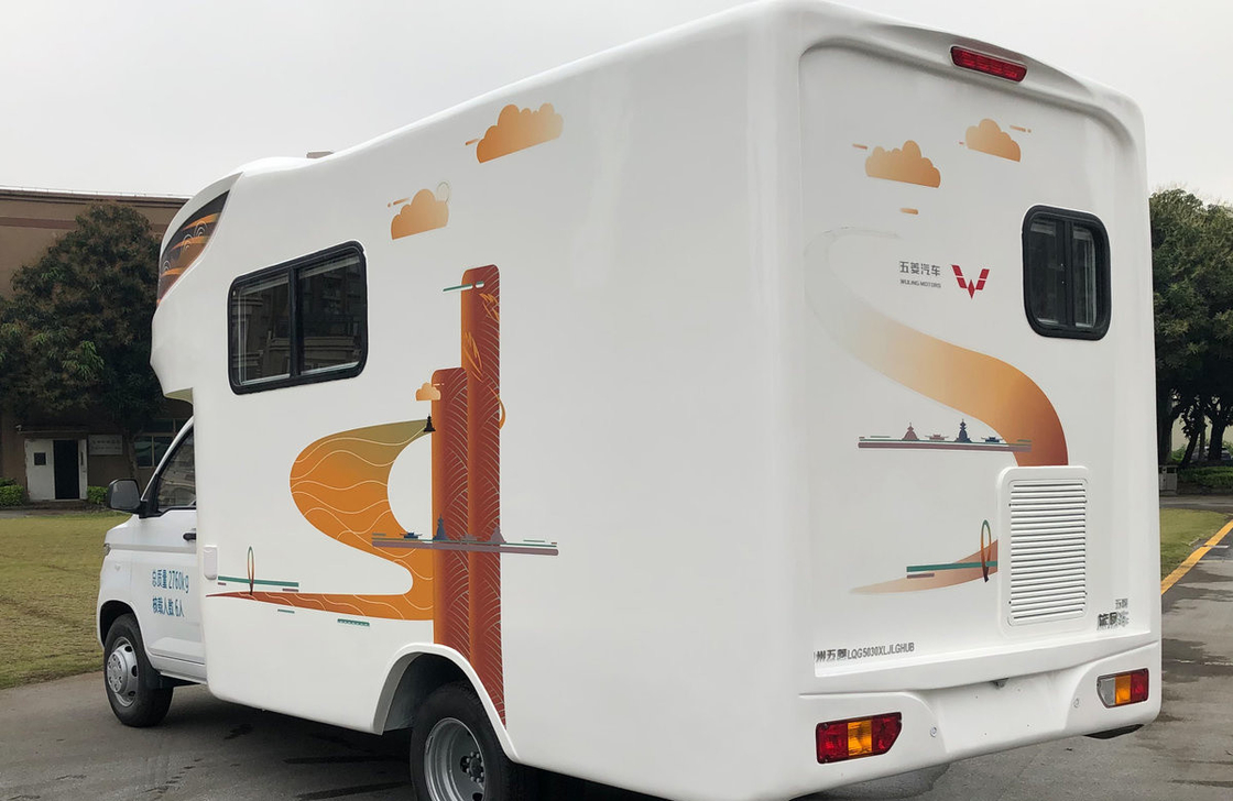 Caja Camión Contenedor Wuling Motor Home Auto 5,8 metros con baño Cama y sofá cómodos