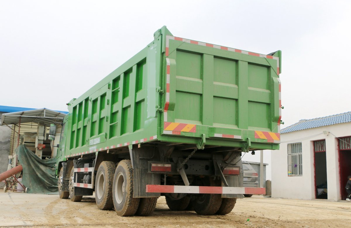 Shacman Camiones usados con tirador X6 de trabajo pesado 8 * 4 Dumpper 300hp Carga útil 30-50 toneladas LHD / RHD
