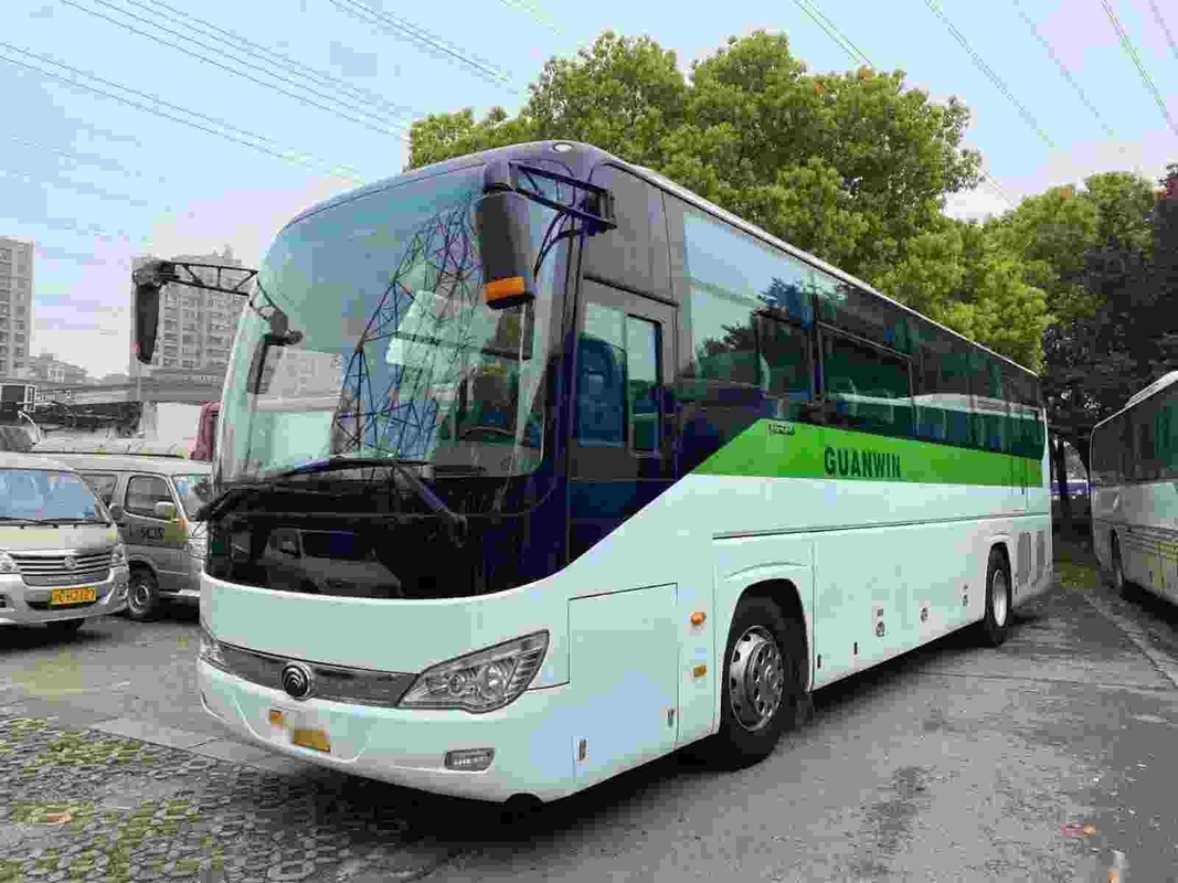 Autobús de lujo usado YUTONG 2015 año Euro-IV de emisión 51 asientos Gran maletero