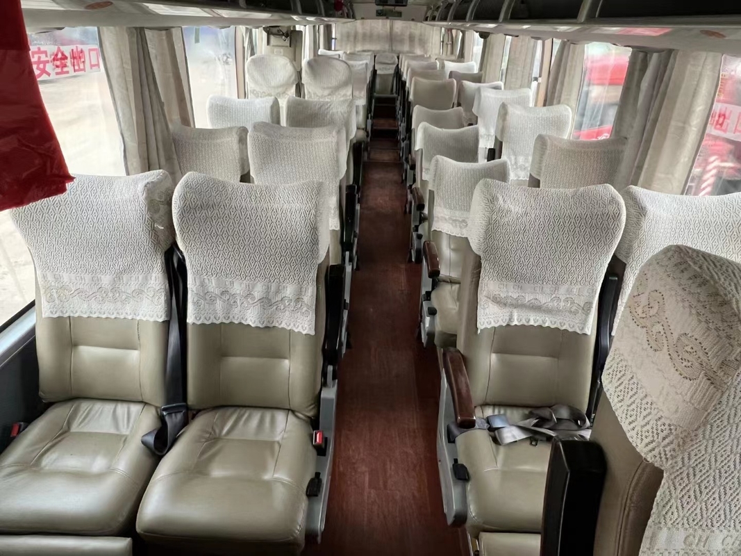 Euro 4 Emisión 49 asientos Autobuses usados Yutong Una y media capa de segunda mano transporte de autobuses