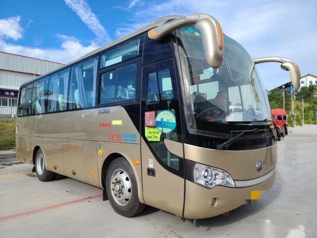 Autobús de segunda mano Youtong ZK6808 Dirección a mano izquierda 30 asientos Uso de primavera de hoja en África