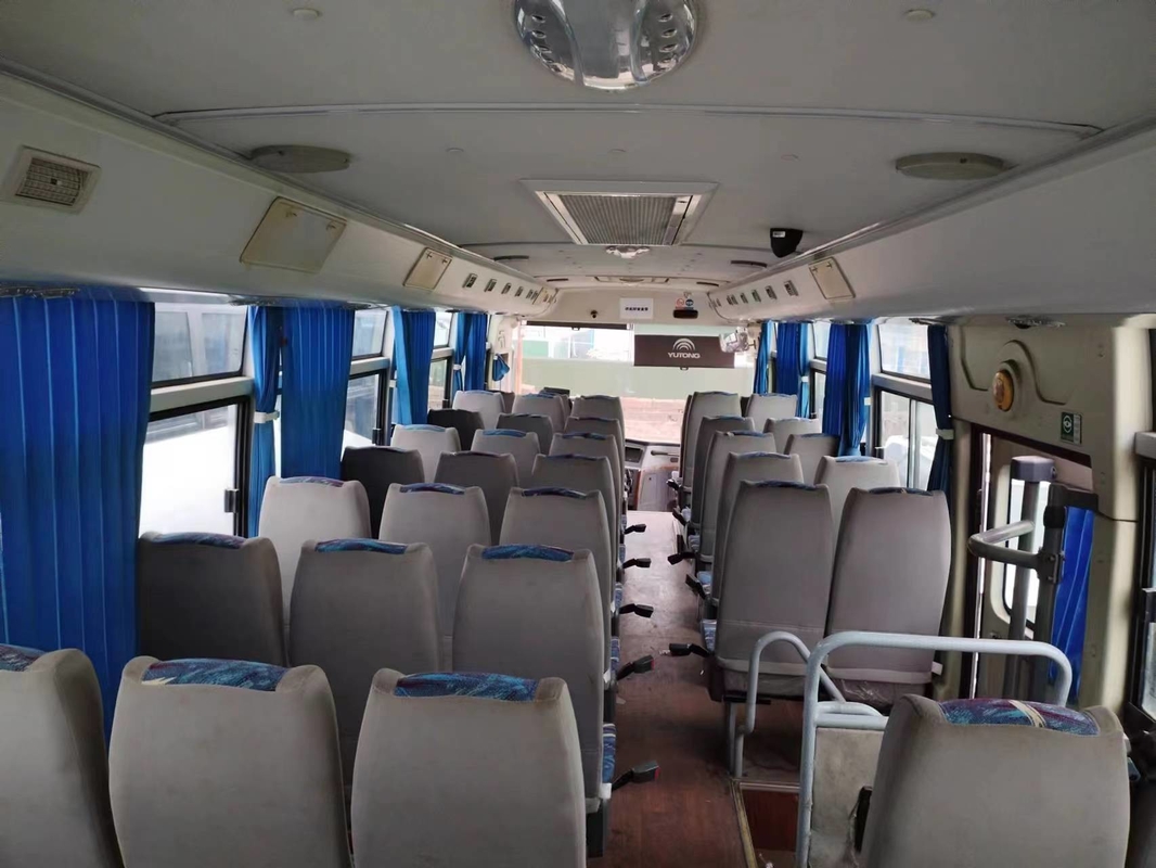 Autobuses usados Yutong 2 por 3 asientos Diseño 59 asientos Autobús de segunda mano 2016 Año bueno A/C