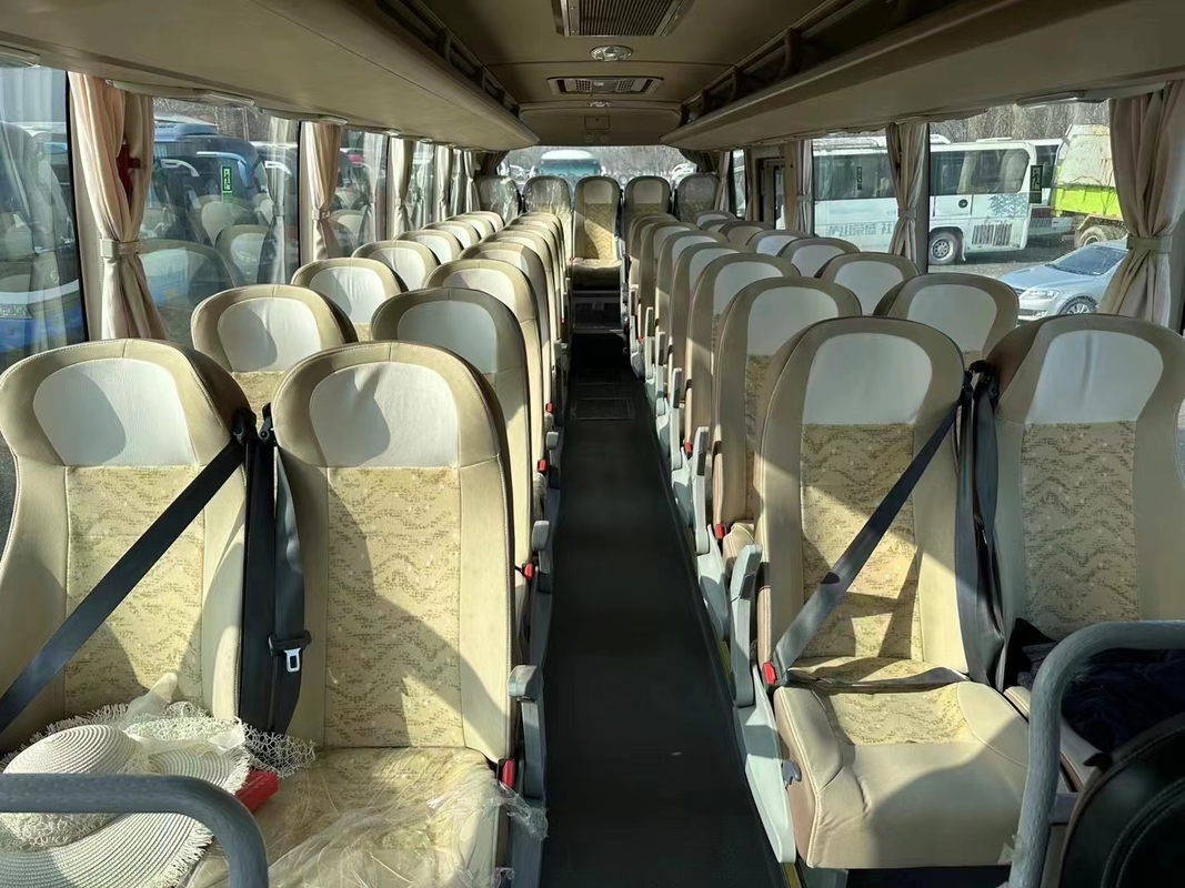 Pasajero Usado y Viajando 2015 Año 39 asientos YUTONG Bus ZK6876 Uso de Primavera de Hojas en el mal camino