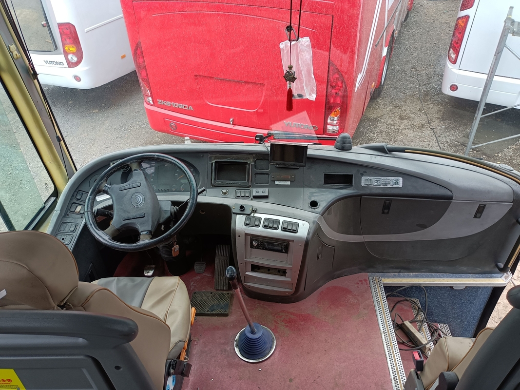 ZK6127 Autobús de pasajeros usado de Yutong / Autobuses de lujo usados de 66 asientos de la marca Yutong