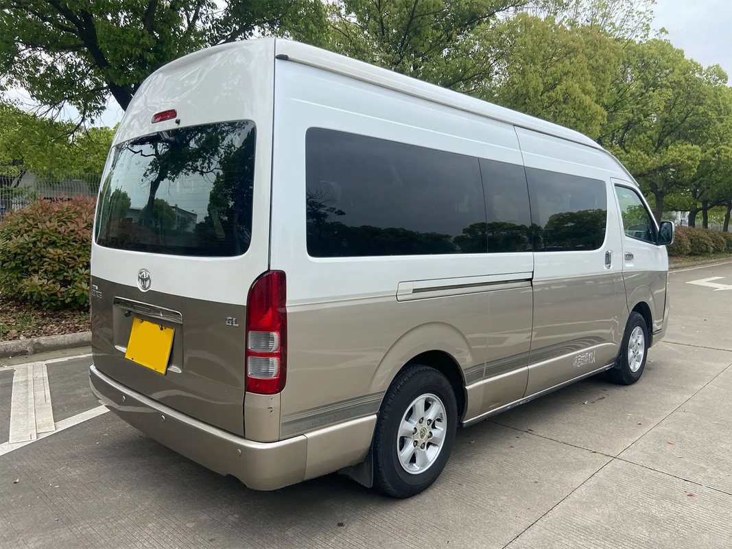 Toyota Hiace 13 asientos con manejo a la izquierda eléctrico de puerta media Euro 4 estándar Champagne Gold Minibus