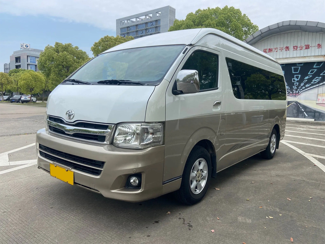 Toyota Hiace 13 asientos con manejo a la izquierda eléctrico de puerta media Euro 4 estándar Champagne Gold Minibus