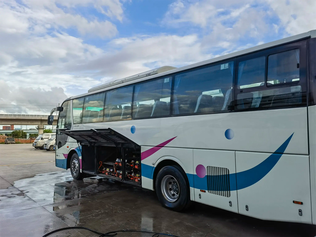 Autobús de segunda mano de energía de 47 asientos Golden Dragon con espacio de equipaje grande