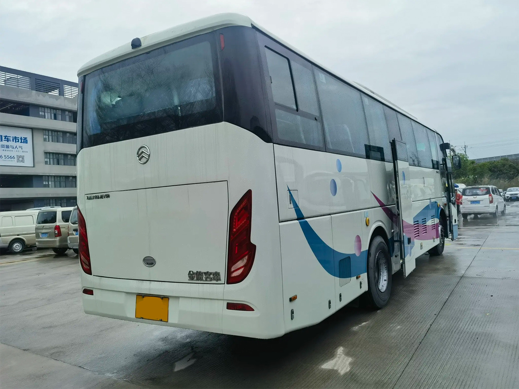Autobús de segunda mano de energía de 47 asientos Golden Dragon con espacio de equipaje grande